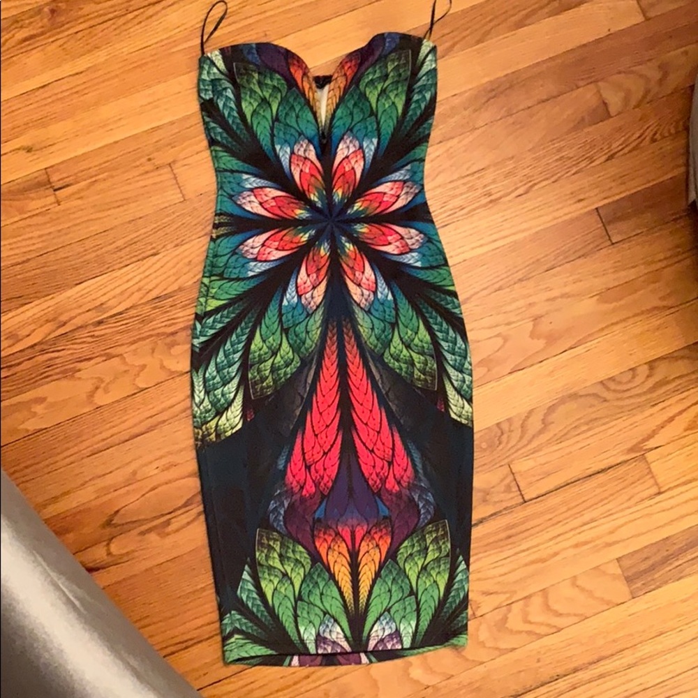 Neon design sweetheart neckline bodycon dress.